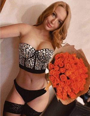 Юля — эротические фото